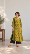 Haridrā Kurta
